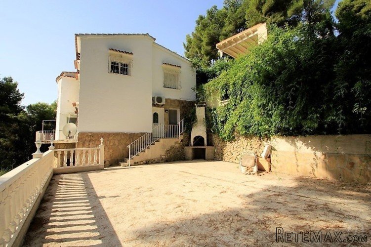 Villa with two family size apartments situated in a.. - 3