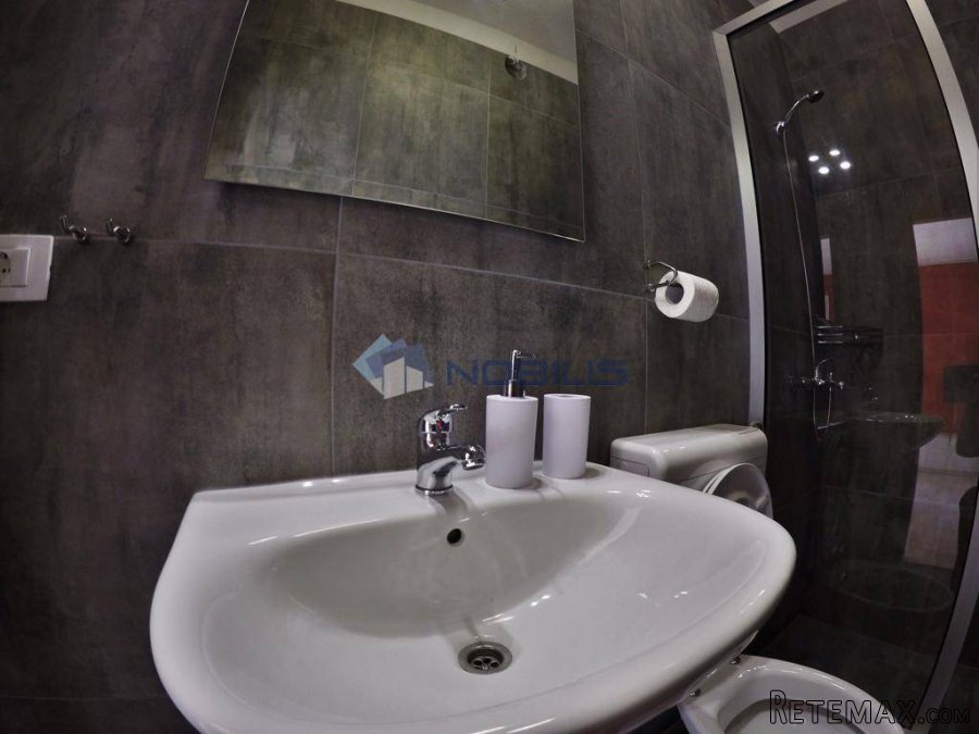 Omiš, Stanići, privatna plaža, konoba, 1800m2, 8 apartmana - 4