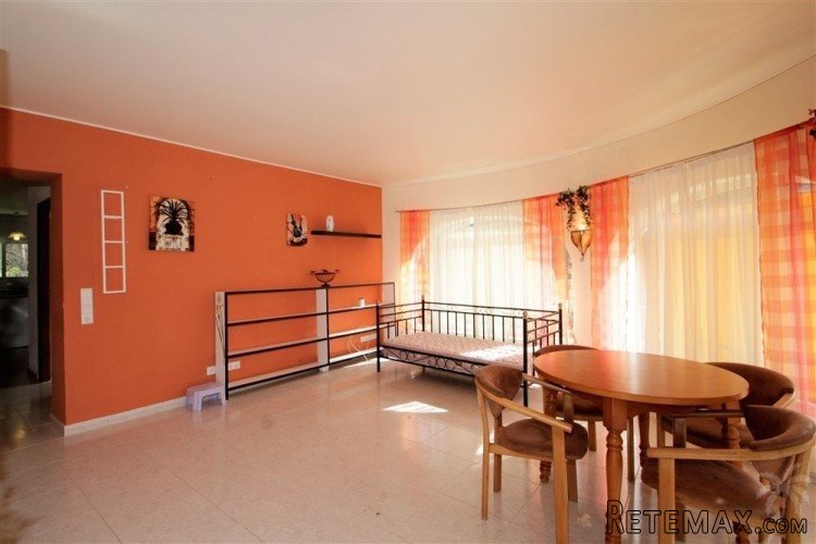 Villa with two family size apartments situated in a.. - 4