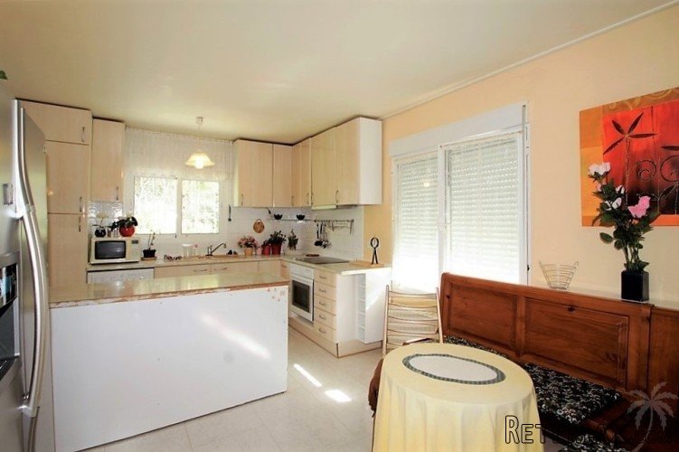 Villa with two family size apartments situated in a.. - 8