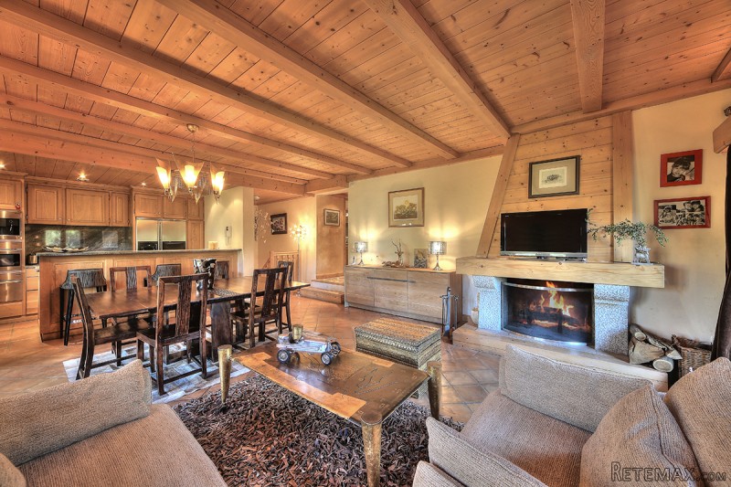 A superb 5 bed triplex apartment, close..