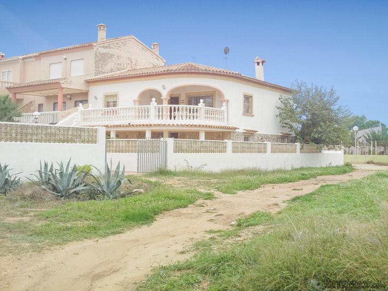 Large four bedroom beach house just..