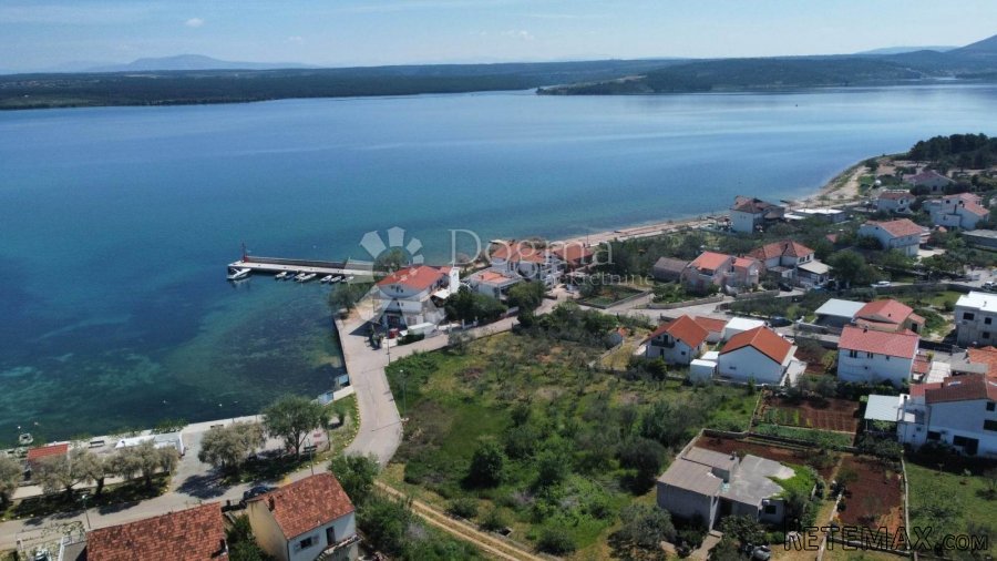 RASLINA (ŠIBENIK)-GRAĐEVINSKO ZEMLJIŠTE PRVI RED - 2