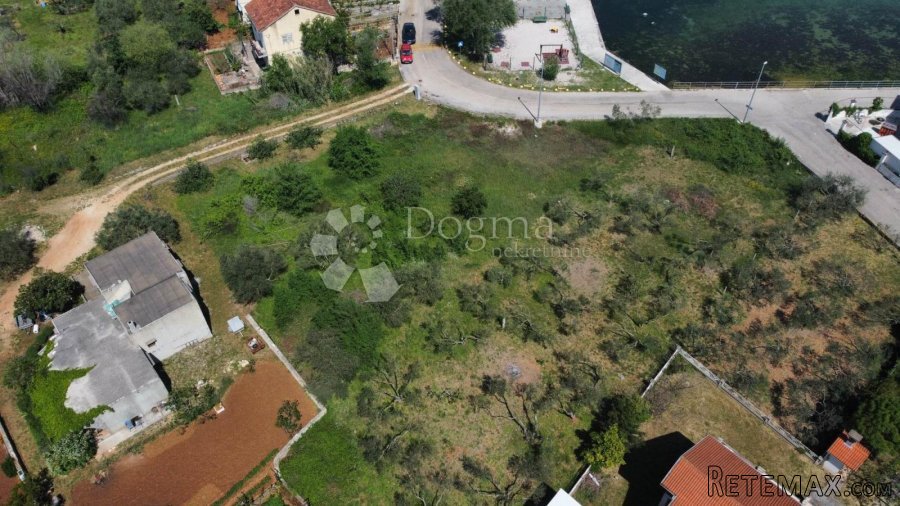 RASLINA (ŠIBENIK)-GRAĐEVINSKO ZEMLJIŠTE PRVI RED - 4