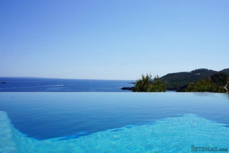 Fabulous Luxury Villa in Roca Llisa..