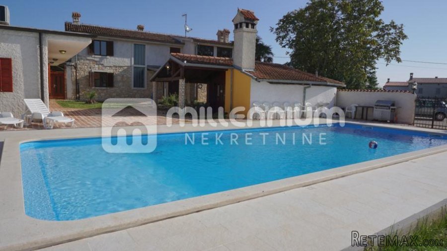 Istra, okolica Pule, kuća-stancija od 726.57m2 smještajnog p..