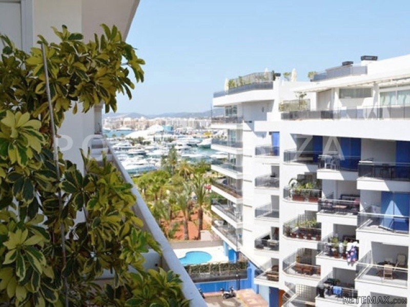 Beautiful apartment overlooking..