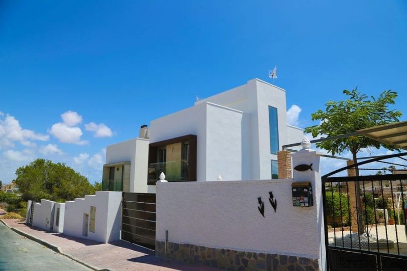 3 Bedrooms - Villa - Alicante - For Sale