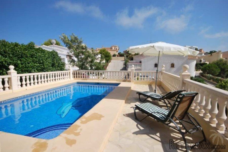 Nice villa with open views, situated in a sunny location in.. - 2