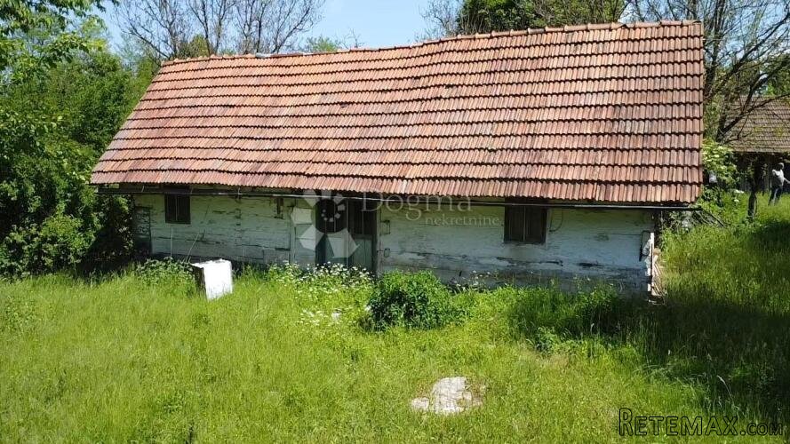 Zemljište u Tounju sa drvenim starinama - 2