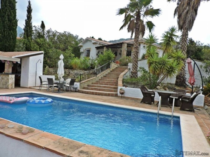 3 bedroom, 2 bathroom Finca/Country..