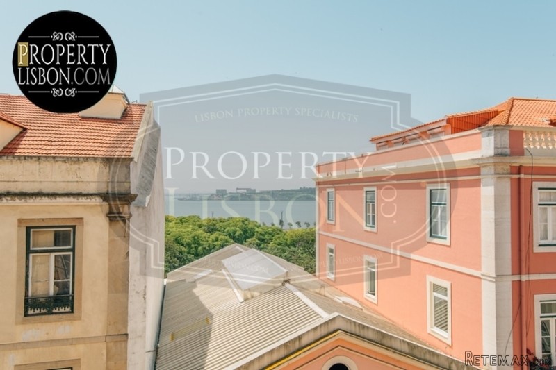 T3+1 Lisbon Apartment for sale, Santos