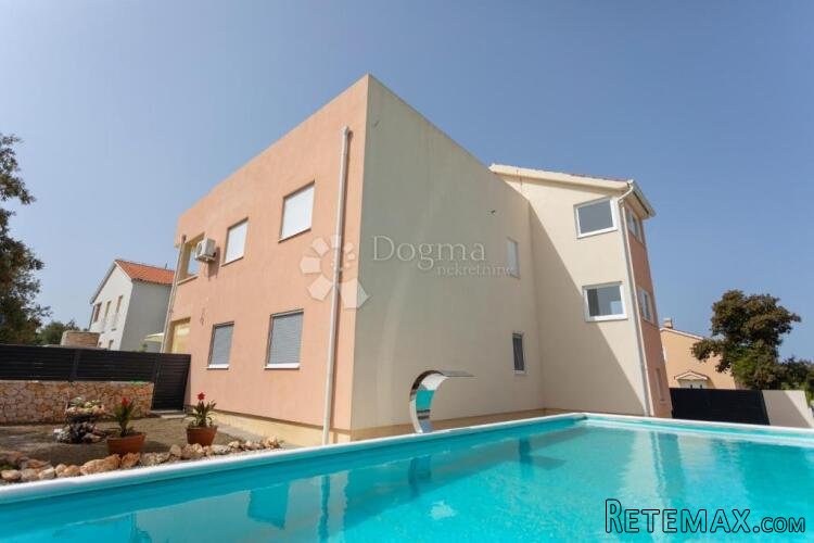 Apartman sa bazenom u Zatonu - 2