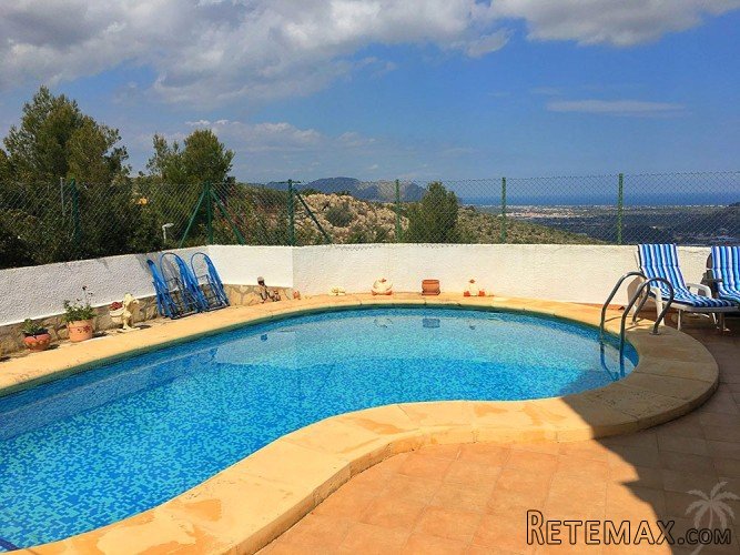 This villa with private pool and sea views was built in.. - 2