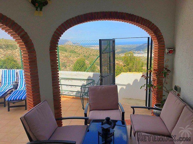 This villa with private pool and sea views was built in.. - 3