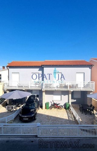 Vir, kuća sa 2 apartmana 130m od plaže