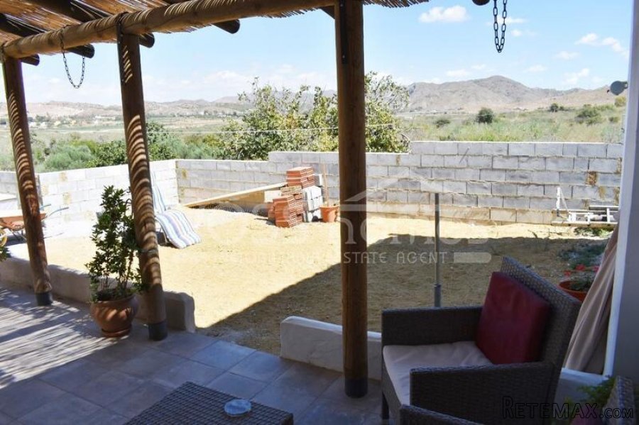 A lovingly and quality renovated edge of village house of.. - 4