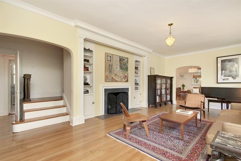 6 bedroom House For Sale: 76 Pinebrook.. - 2