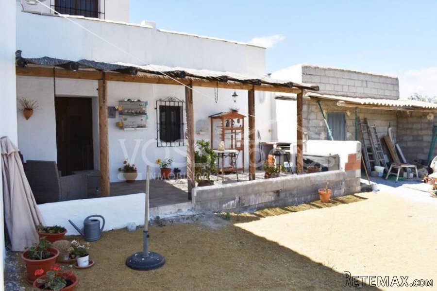 A lovingly and quality renovated edge of village house of.. - 6