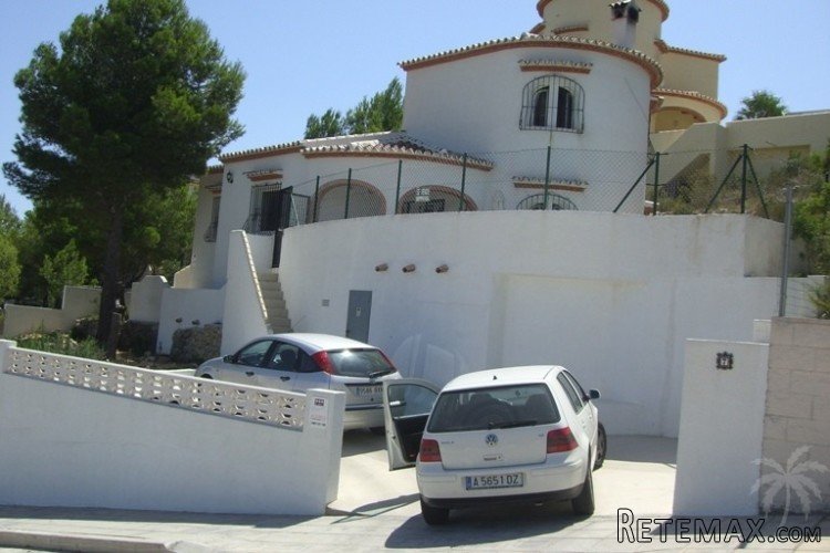 This villa with private pool and sea views was built in.. - 6