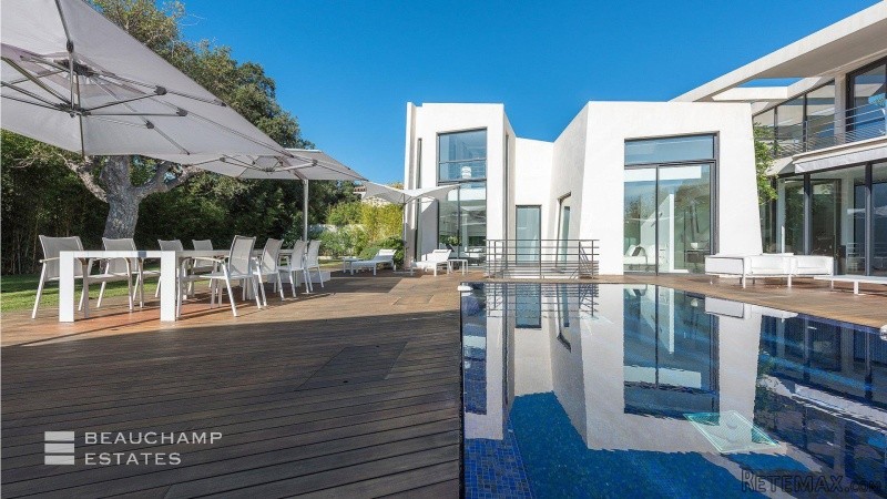 Exceptional Contemporary Property.. - 2