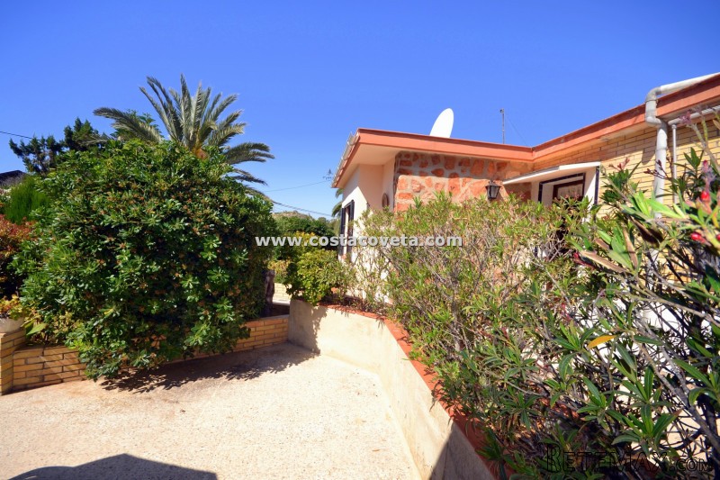 Front-Line Property With Pool At La..