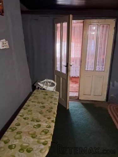 Prodajem kuću u selu Iđoš - 11