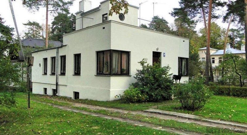 Semi-Detached House For Sale