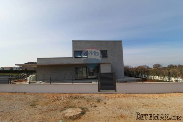 Moderna vila sa bazenom u izgradnji - 4