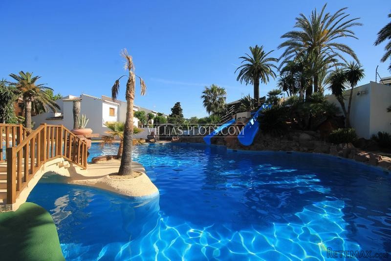 2 Bedroom Terraced House,Townhouse In..