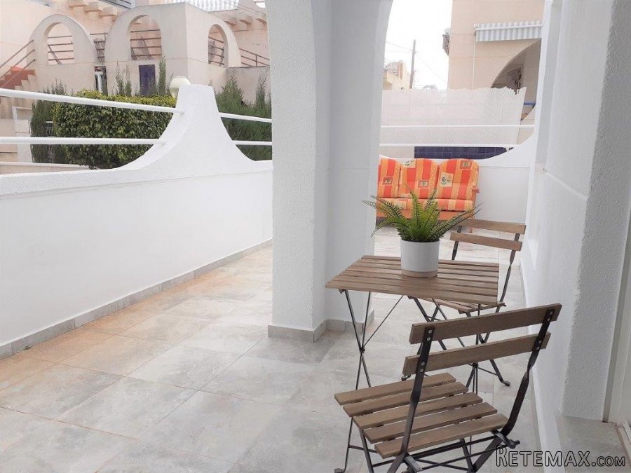 Beautiful bungalow with renovated solarium in La Mata.The..