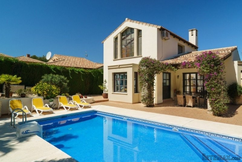 Beautiful 4 bedroom villa in Javea near..