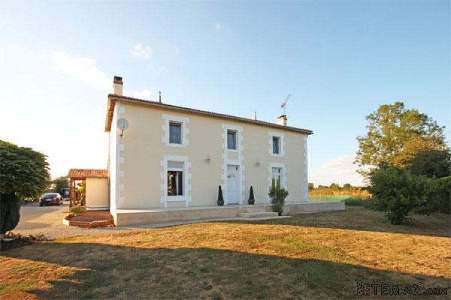 Vasles (79) - Detached 3 bed/2bath maison de maître in..