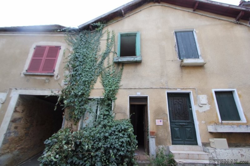 Nice Rural House to Improve