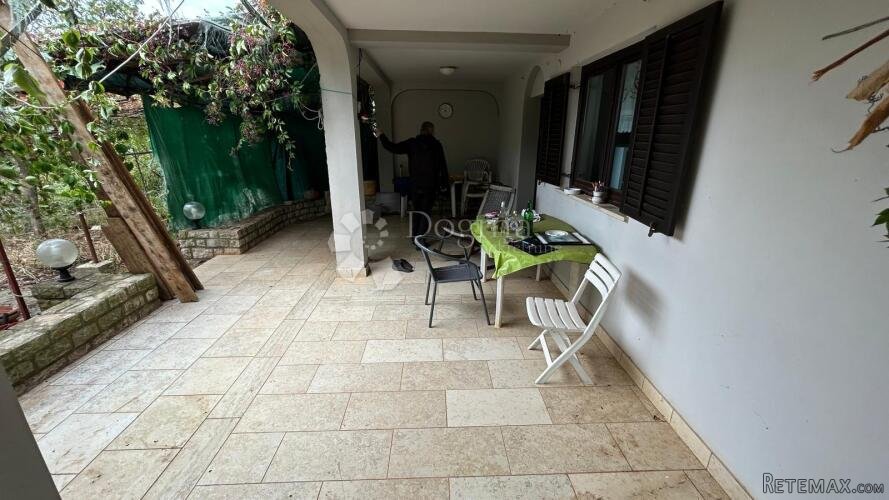 Samostojeća kuća u roh-bau fazi s useljivim stanom - Krnica - 3
