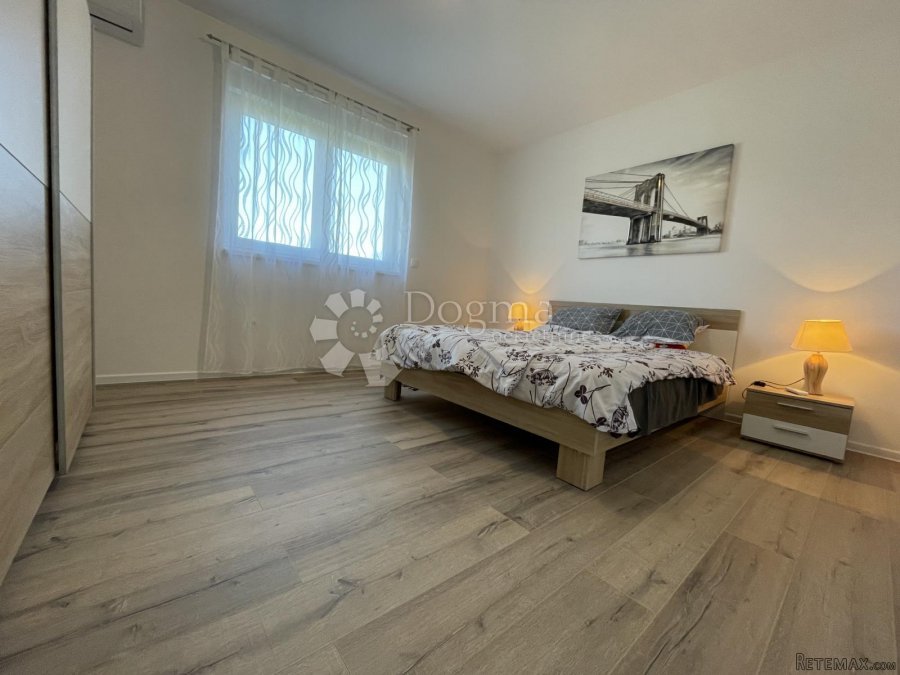 MODERNA KUĆA SA BAZENOM, MIRNO OKRUŽENJE, OKOLICA BRTONIGLE - 8