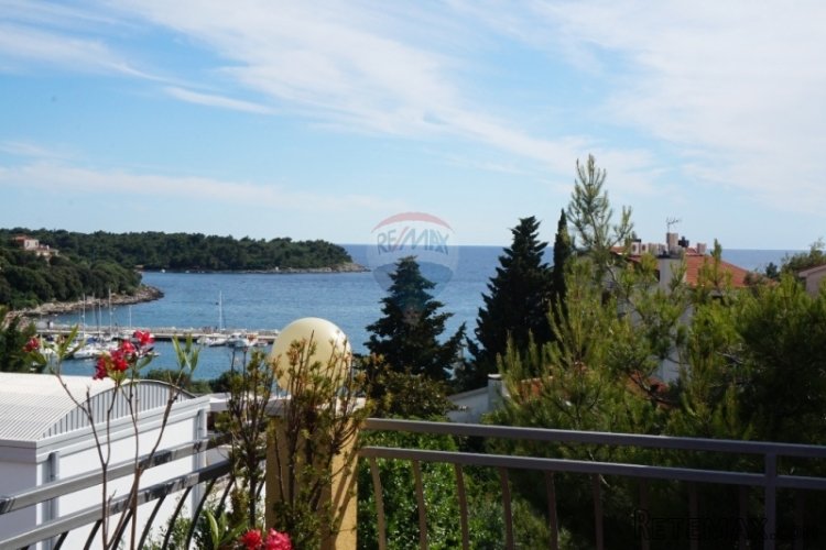 KUĆA U PJEŠČANOJ UVALI 100M OD PLAŽE