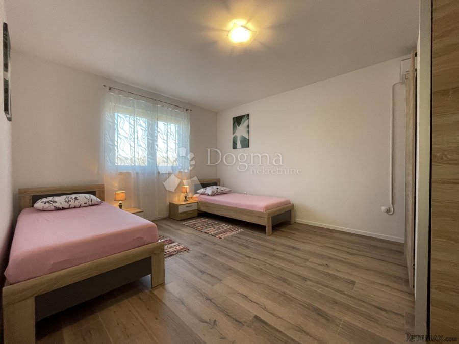 MODERNA KUĆA SA BAZENOM, MIRNO OKRUŽENJE, OKOLICA BRTONIGLE - 9
