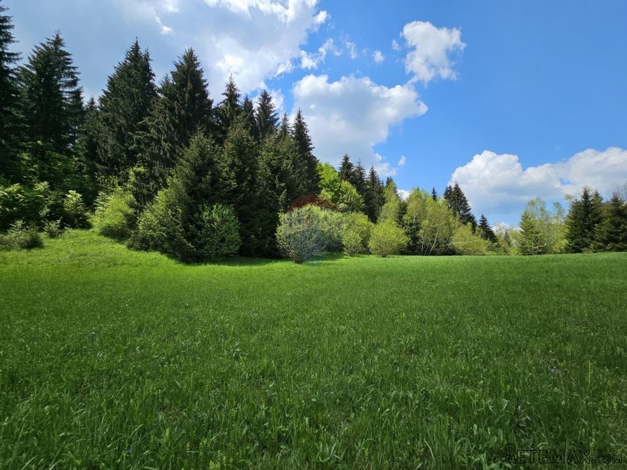 Negrađevni teren 3890 m2 - Hlevci