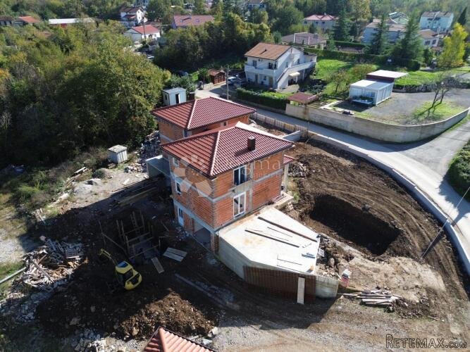 3-etažni stan u dvojnoj kući - 2