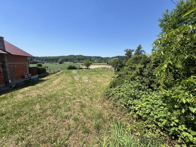 Građevinsko zemljište s ruševinom 1.438 m2 - Zlatar - 2