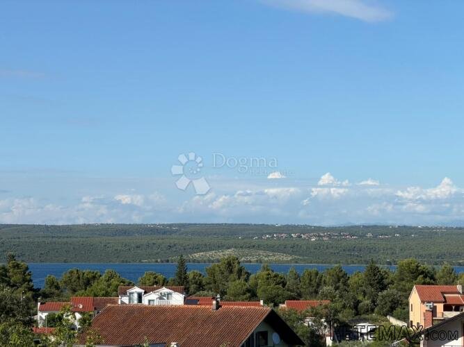 Raslina – parcela 450 m² s pogledom na jezero - 2