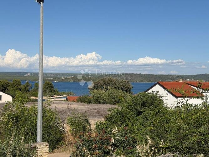 Raslina – parcela 450 m² s pogledom na jezero - 3