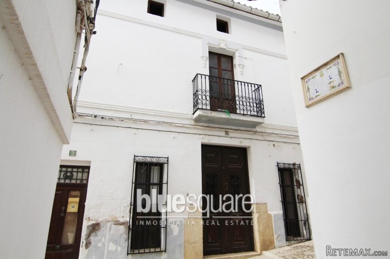 7 bedroom village house to refurbish