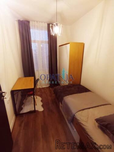 Moderno uređen peterosoban stan (4S+DB) sa velikim balkonom - 9