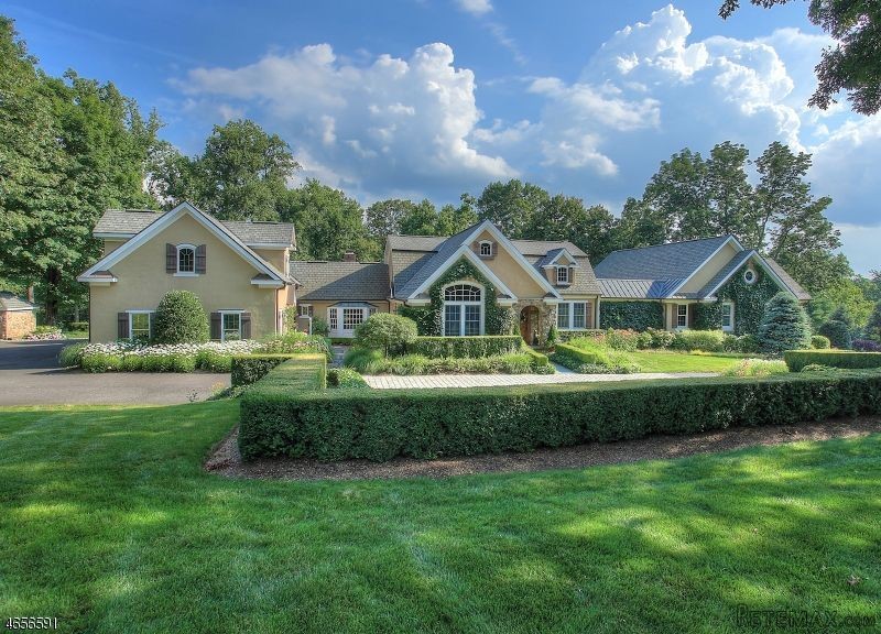 4 bedroom Detached House For Sale: 80..