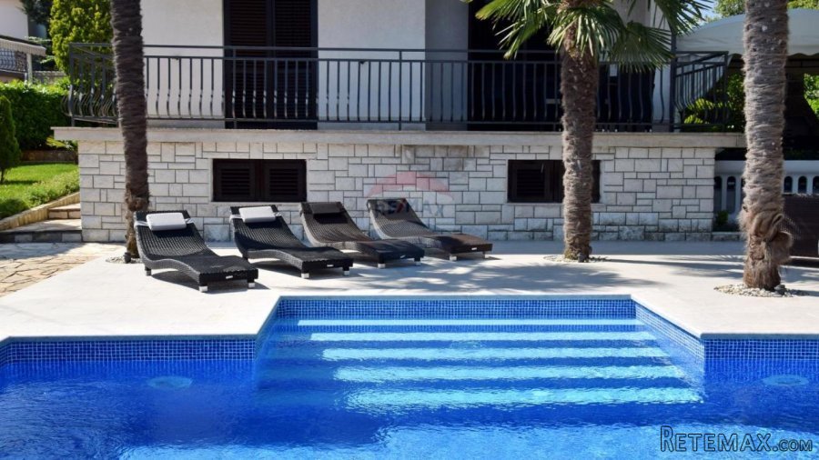 Otok Krk-Malinska kuća sa bazenom -500 metara do plaže