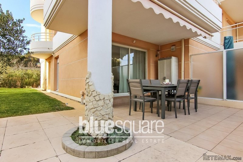 2 bedroom corner garden apartment in a..