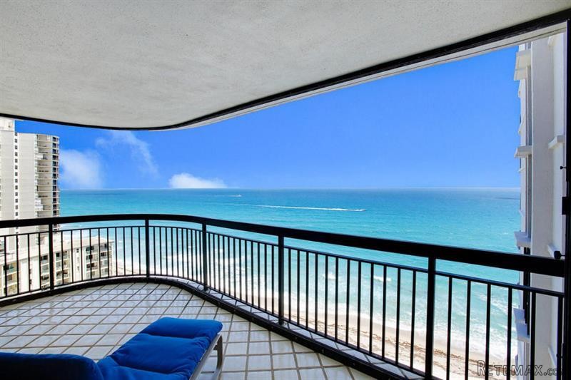 3 bedroom Residence For Sale: Singer..