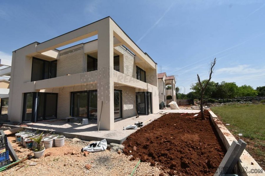 Novogradnja-dvojna kuća s bazenom i okućnicom-Malinska! - 4
